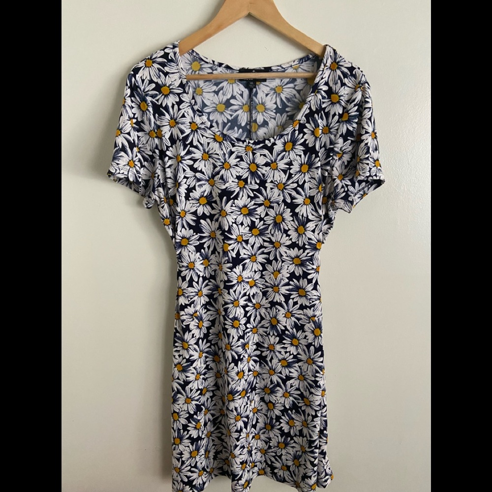 Beautiful Floral print dress with scoop neck XL